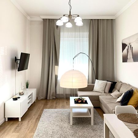 Alföldi Palace Apartman Debreţin Exterior foto