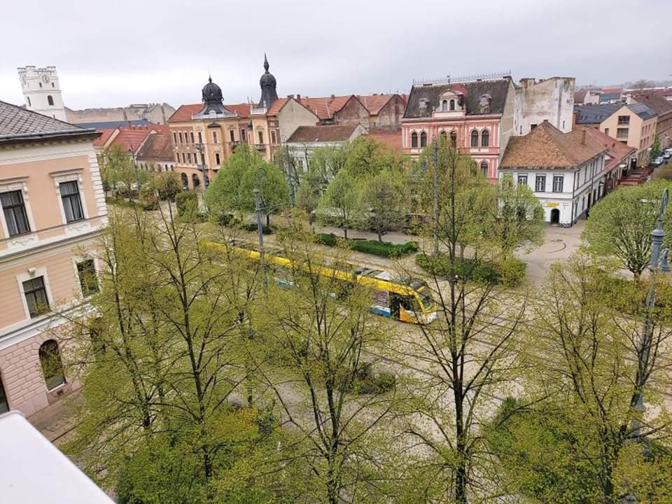 Alföldi Palace Apartman Debreţin Exterior foto