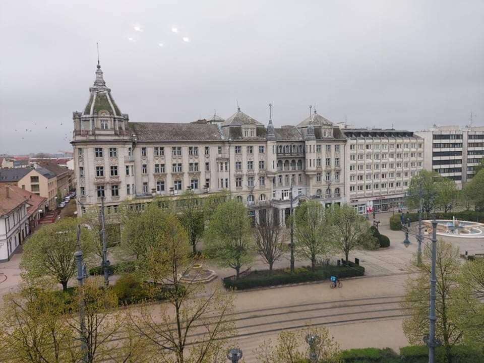 Alföldi Palace Apartman Debreţin Exterior foto